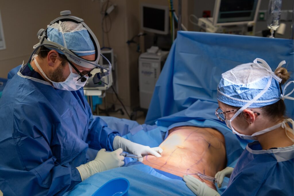 Dr Bloom and Meg Hosking performing an abdominoplasty